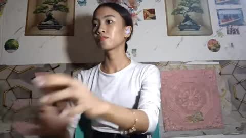 Evelyn online show from May 28, 5:00 pm