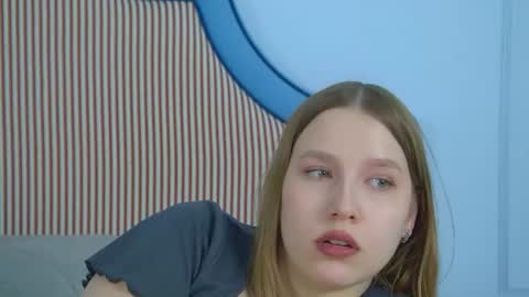 LiliLinn online show from August 3, 9:04 am
