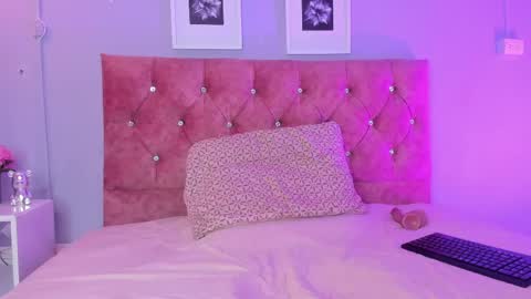 lilirousee online show from May 7, 7:20 pm