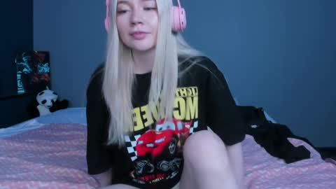 lillie_berry online show from May 23, 6:20 am