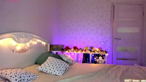 LilliMoore online show from May 13, 11:36 pm