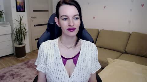 lilliyves online show from May 31, 7:37 pm