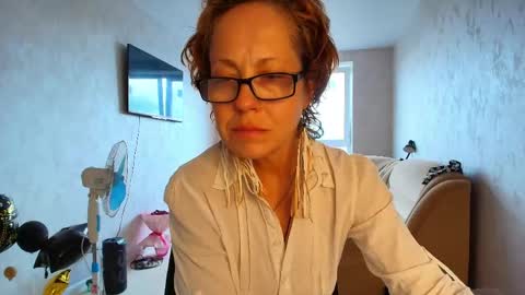 Liora Weiss online show from May 27, 9:17 am