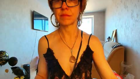 Liora Weiss online show from May 23, 10:22 am