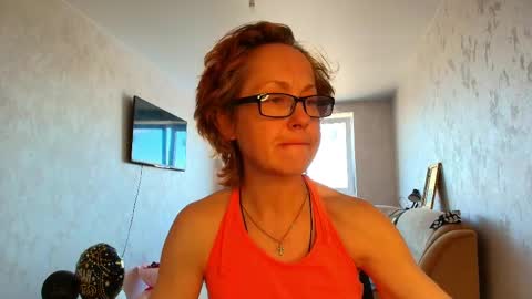 Liora Weiss online show from May 22, 10:22 am