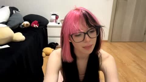 Aileen online show from April 24, 12:40 pm