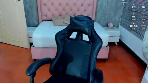 L I S S A  online show from May 26, 3:01 am