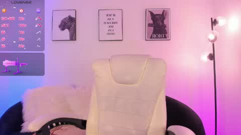 lizzyponcee online show from May 25, 9:37 am