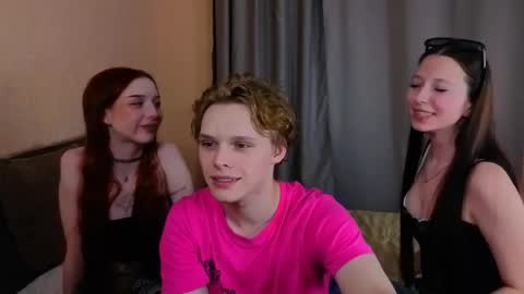 Nelis online show from May 18, 6:25 pm