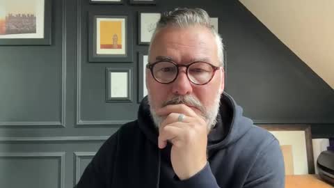 EnglishBear online show from June 4, 8:20 am