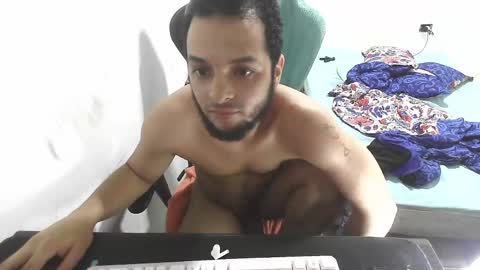 Marvin Santiago online show from April 29, 3:00 am