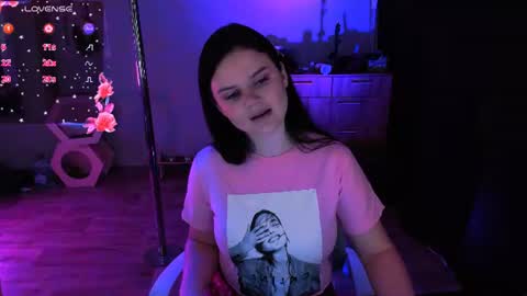 Lora Cain online show from June 30, 1:21 pm