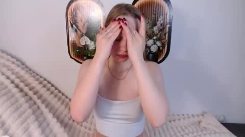 love bella  online show from May 5, 12:39 am