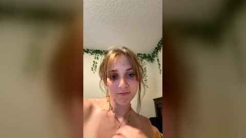 lovergirll1717 online show from June 4, 8:15 pm
