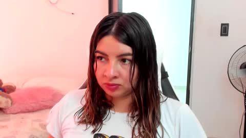 luara__01__lecat_1 online show from April 1, 7:11 pm