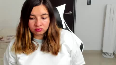 luara__01__lecat_1 online show from April 6, 11:50 pm