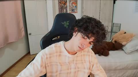lucas_xo online show from May 11, 11:46 pm