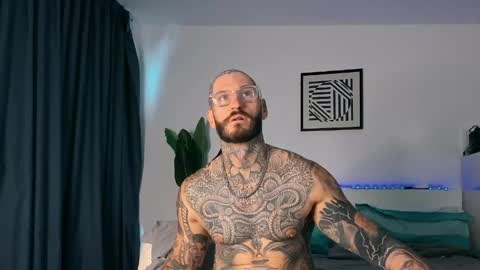 lucasexclusive online show from May 31, 4:44 am