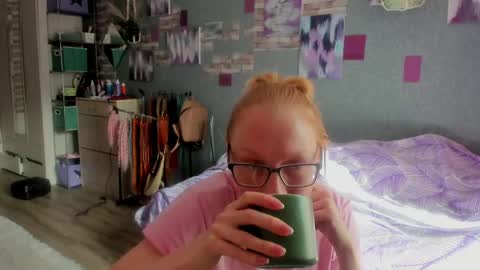 lucky_licky20 online show from May 15, 3:26 am