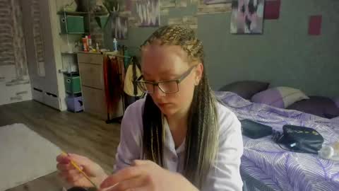 lucky_licky20 online show from May 30, 2:43 am