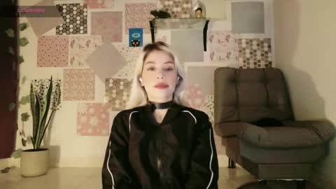 luckysapphire777 online show from June 5, 11:15 am