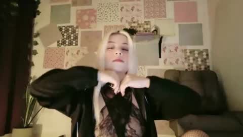 luckysapphire777 online show from August 8, 12:42 am