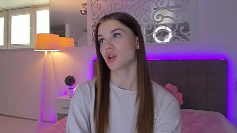 LuisaClover online show from May 24, 1:17 pm