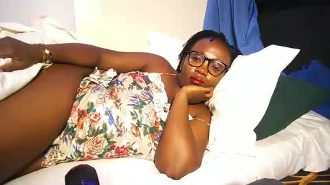 lulu_sparks1 online show from May 6, 9:48 am