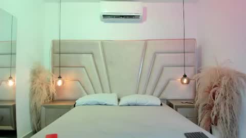 luna_and_axell online show from July 10, 11:48 am