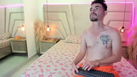 luna_and_axell online show from July 15, 11:37 am