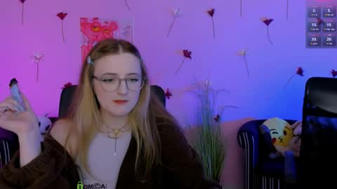 luna_berryy online show from May 29, 7:23 pm