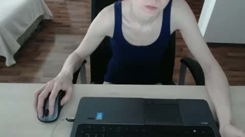 lunavibe_ online show from May 31, 10:58 am