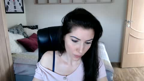 lunessa night online show from June 23, 8:33 am