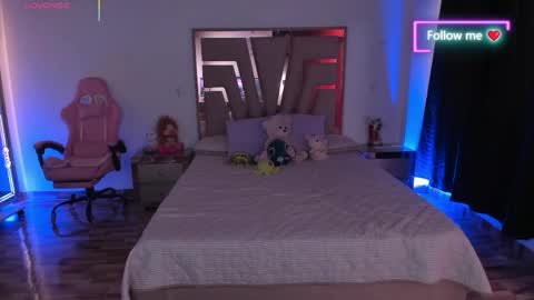 LUNA ROSE online show from May 24, 9:32 pm