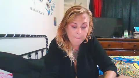 Destiny Layman online show from July 19, 3:31 am