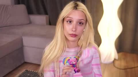 Diana Doll online show from June 3, 4:56 pm