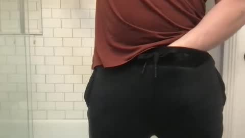 lvguynextdoor440656 online show from May 17, 1:48 am