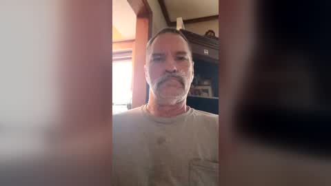 macdad1219 online show from June 28, 1:18 pm