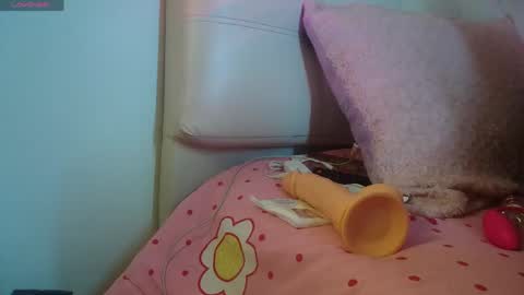 madysson__js_ online show from May 30, 5:44 pm