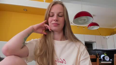 Alice  online show from May 26, 1:39 pm