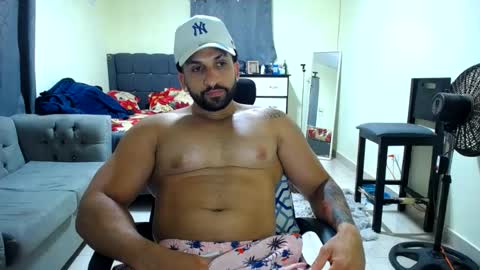 magnus_jones8105 online show from July 17, 5:53 am