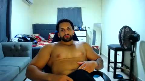 magnus_jones8105 online show from July 15, 4:51 am