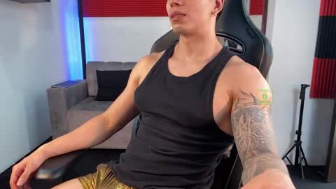 If you want me to use the Lovense please let me know  --    online show from May 6, 8:59 pm