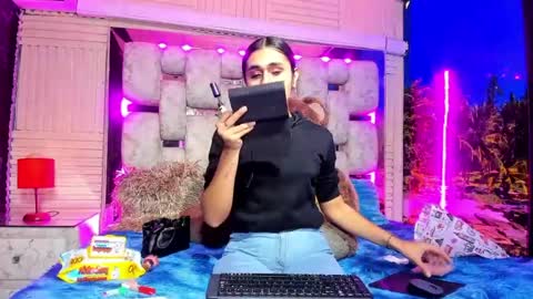 mahiara hot online show from June 24, 2:46 pm