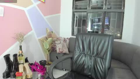  online show from June 25, 2:52 am