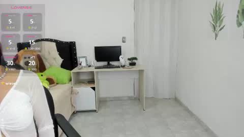 maily00 online show from June 9, 7:57 pm