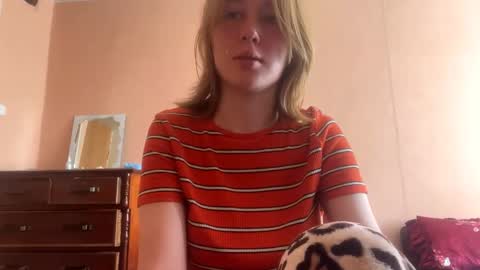 Evie online show from June 3, 6:49 am