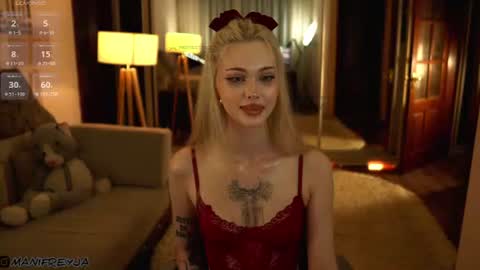 Amelie online show from July 30, 9:04 pm