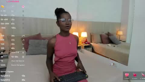 Mara Sinclair online show from July 14, 7:30 pm