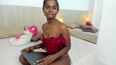 Mara Sinclair online show from May 30, 2:10 am